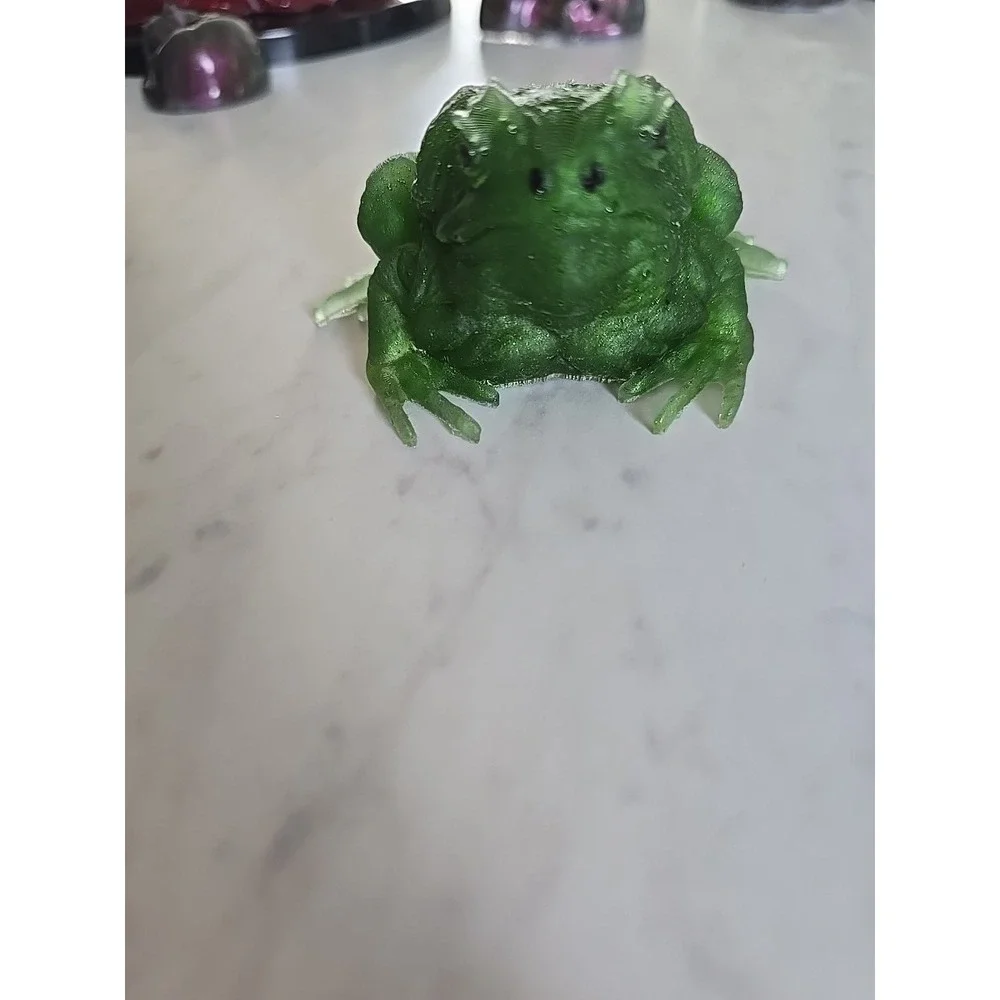 Handmade Resin Art  Green Toad  Frog Decoration Gift.  ‎ 597